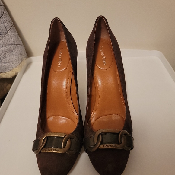 Brown Suede Calvin Klein with Chain Accent Size 9 - Picture 3 of 6